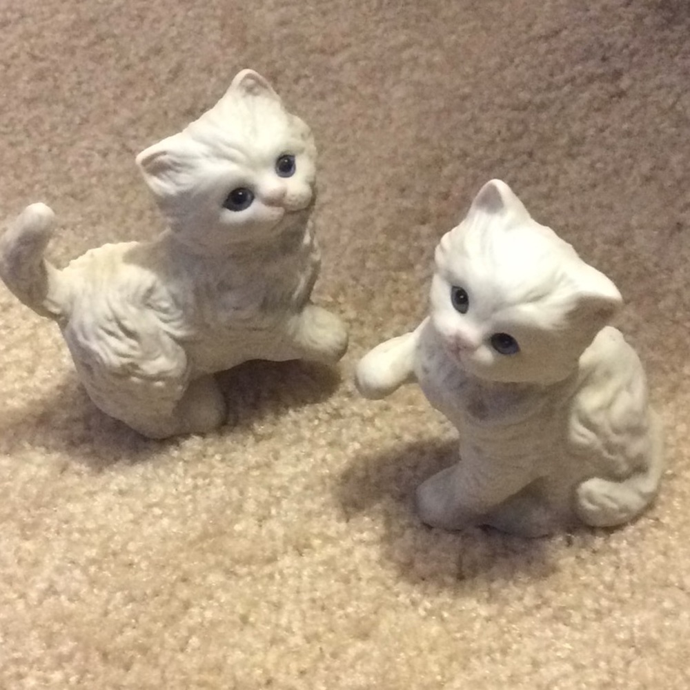 Vintage Homeco white cats